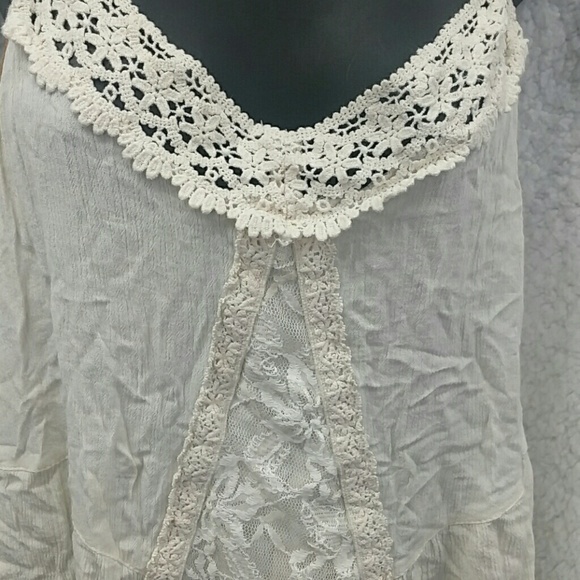 Miss Me crochet and Lace tank - Picture 2 of 7